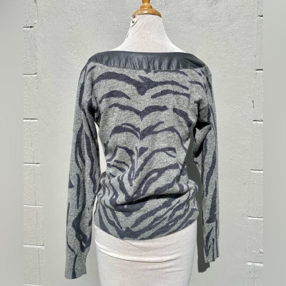 Vtg 90s Gray Zebra Stripe Sweater Leather Accent S 80s Off Shoulder Boho As Is - Picture 3 of 4